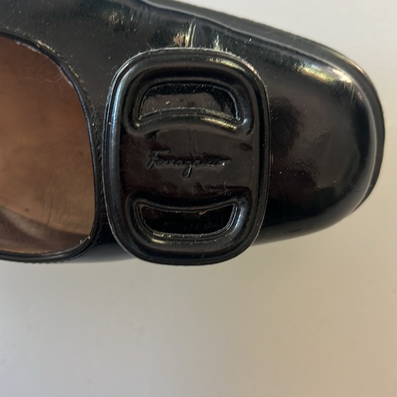 Salvatore Ferragamo black patent low wedge - Picture 2 of 5